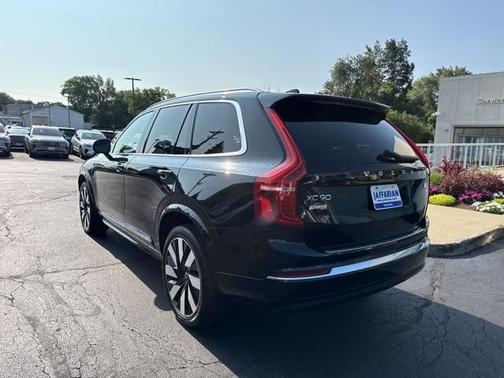 2023 Volvo XC90 Recharge Plug-In Hybrid T8 Ultimate Bright Theme 7-Seater