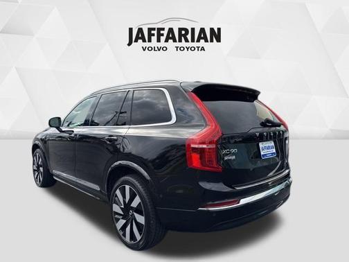 2023 Volvo XC90 Recharge Plug-In Hybrid T8 Ultimate Bright Theme 7-Seater