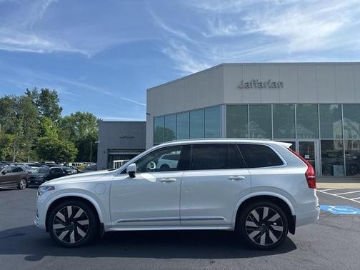 2023 Volvo XC90 Recharge Plug-In Hybrid T8 Ultimate Bright Theme 7-Seater