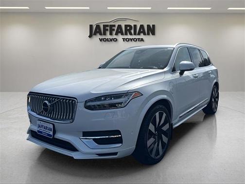 2023 Volvo XC90 Recharge Plug-In Hybrid T8 Ultimate Bright Theme 7-Seater