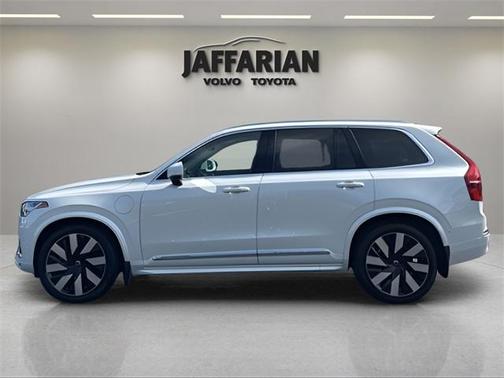2023 Volvo XC90 Recharge Plug-In Hybrid T8 Ultimate Bright Theme 7-Seater