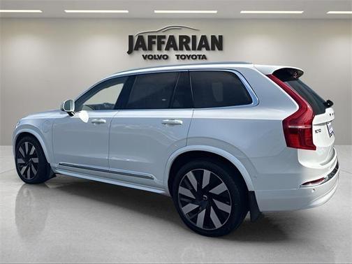 2023 Volvo XC90 Recharge Plug-In Hybrid T8 Ultimate Bright Theme 7-Seater