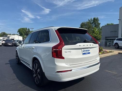 2023 Volvo XC90 Recharge Plug-In Hybrid T8 Ultimate Bright Theme 7-Seater
