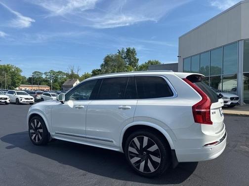 2023 Volvo XC90 Recharge Plug-In Hybrid T8 Ultimate Bright Theme 7-Seater