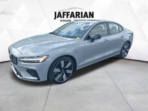 2024 Volvo S60 Recharge Plug-In Hybrid T8 Ultimate Dark Theme