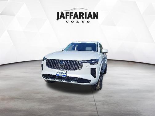 Crystal White Pearl 2026 Volvo XC90 B6 Plus 6-Seater