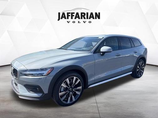 Gray Metallic 2026 Volvo V60 Cross Country B5 Ultra