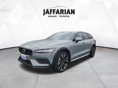 2026 Volvo V60 Cross Country B5 Ultra