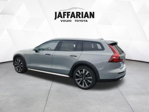 2026 Volvo V60 Cross Country B5 Ultra
