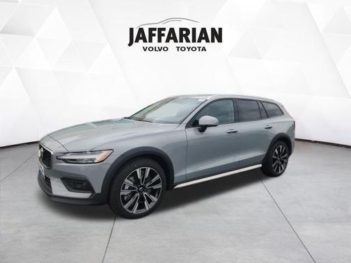 2026 Volvo V60 Cross Country B5 Ultra