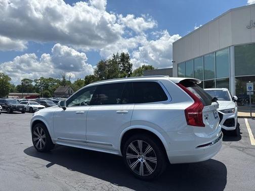 2024 Volvo XC90 B5 Plus Bright Theme
