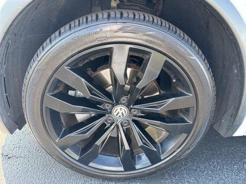 2021 Volkswagen Tiguan 2.0T SE R-Line Black