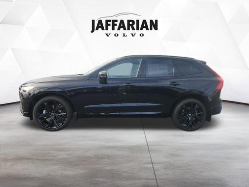 2026 Volvo XC60 B5 Ultra Black Edition