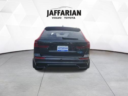 2026 Volvo XC60 B5 Ultra Black Edition