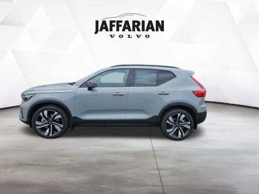 Vapour Grey Metallic 2026 Volvo XC40 Plus, B5 AWD Gas (mild hybrid), Dark