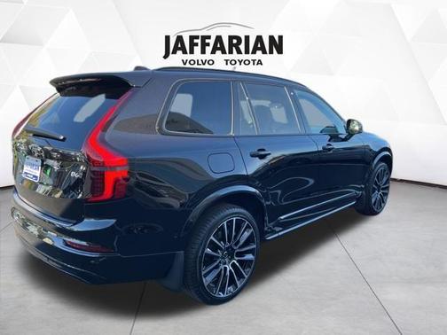 2026 Volvo XC90 B6 Ultra Dark Theme 7-Seater