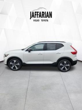 2026 Volvo XC40 B5 Plus