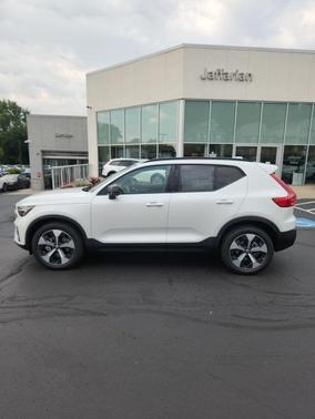 2026 Volvo XC40 B5 Plus