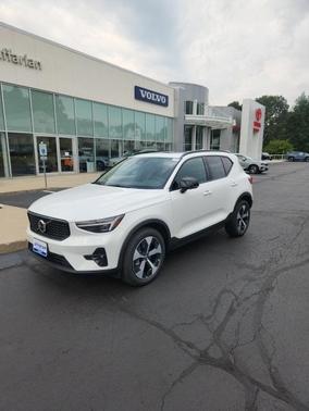2026 Volvo XC40 B5 Plus