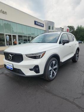 2026 Volvo XC40 B5 Plus