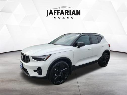2026 Volvo XC40 B5 Ultra Black Edition