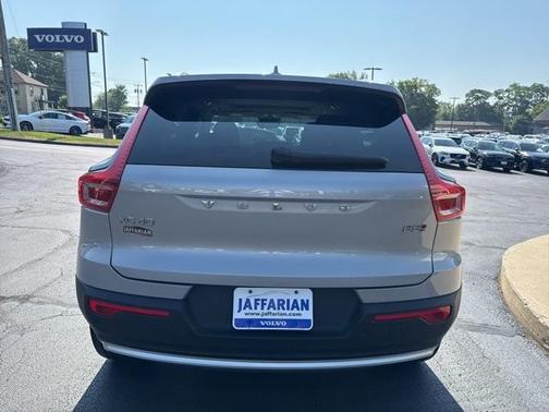 2023 Volvo XC40 B5 Plus Bright Theme