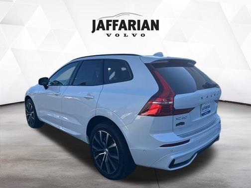 2024 Volvo XC60 B5 Plus Dark Theme