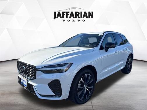 2024 Volvo XC60 B5 Plus Dark Theme