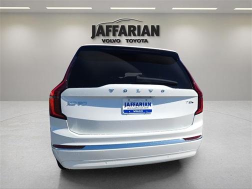 2025 Volvo XC90 Plug-In Hybrid T8 Plus 7-Seater