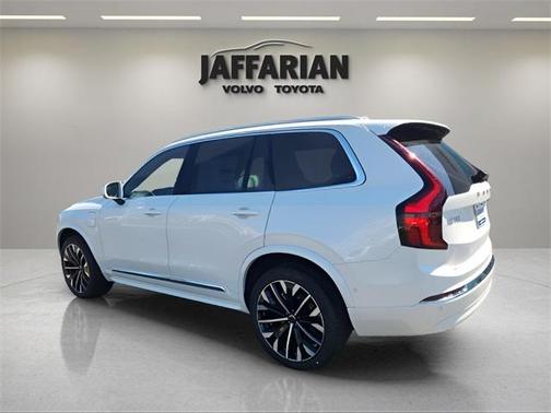 2025 Volvo XC90 Plug-In Hybrid T8 Plus 7-Seater