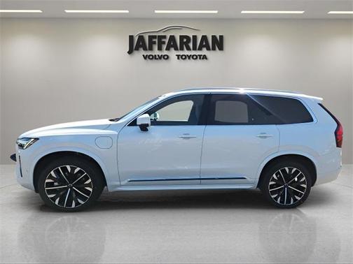 2025 Volvo XC90 Plug-In Hybrid T8 Plus 7-Seater