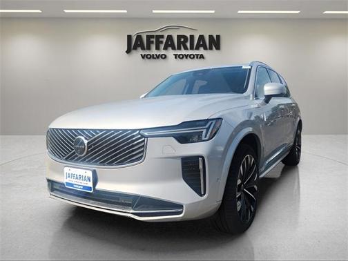 2025 Volvo XC90 B6 Plus 6-Seater