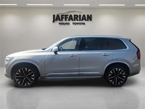 2025 Volvo XC90 B6 Plus 6-Seater