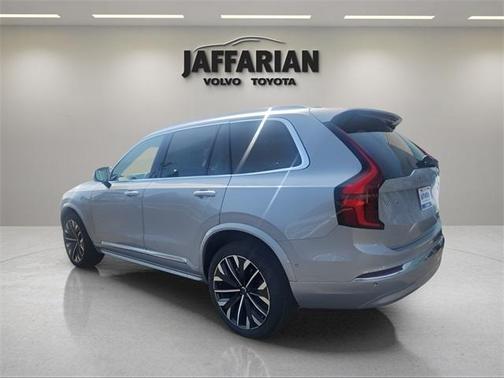 2025 Volvo XC90 B6 Plus 6-Seater