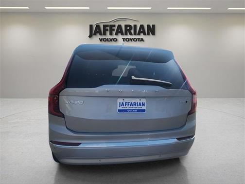 2025 Volvo XC90 B6 Plus 6-Seater