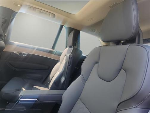 2025 Volvo XC90 B6 Plus 6-Seater