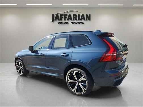 2025 Volvo XC60 B5 Ultra