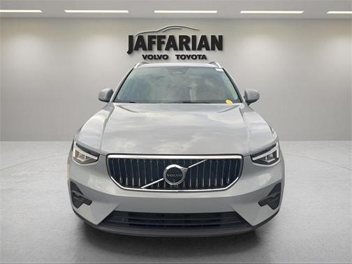2024 Volvo XC40 B5 Plus Bright Theme