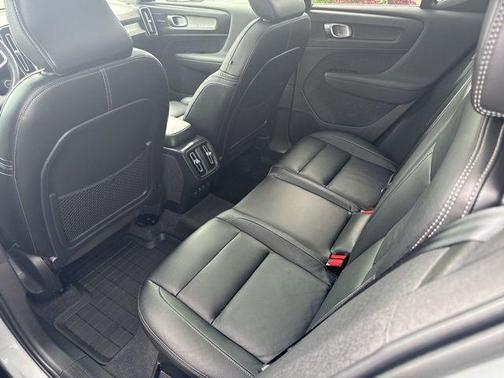 2024 Volvo XC40 B5 Plus Bright Theme