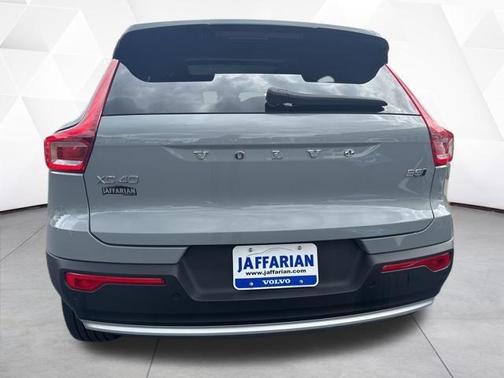 2024 Volvo XC40 B5 Plus Bright Theme