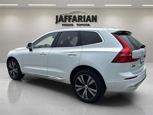 2023 Volvo XC60 B5 Plus Bright Theme
