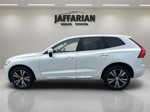 2023 Volvo XC60 B5 Plus Bright Theme