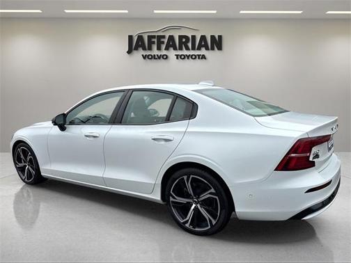 2024 Volvo S60 B5 Ultimate Dark Theme