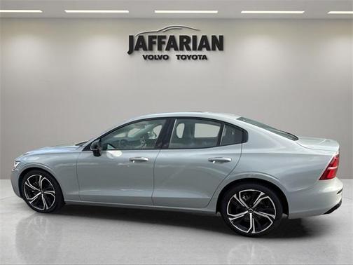 2024 Volvo S60 B5 Core Dark Theme