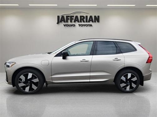 2025 Volvo XC60 Plug-In Hybrid T8 Plus