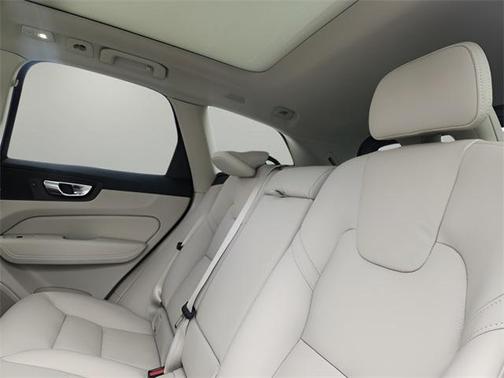 2025 Volvo XC60 Plug-In Hybrid T8 Plus