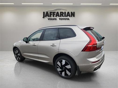 2025 Volvo XC60 Plug-In Hybrid T8 Plus