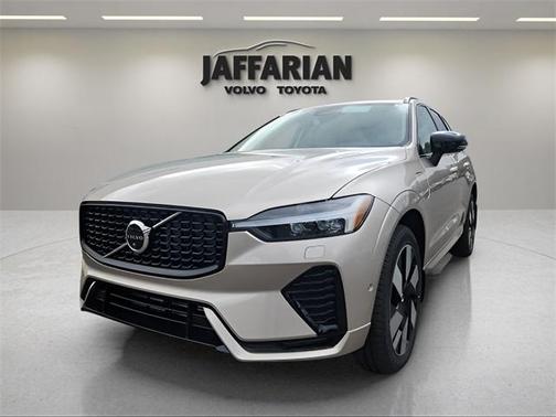 2025 Volvo XC60 Plug-In Hybrid T8 Plus