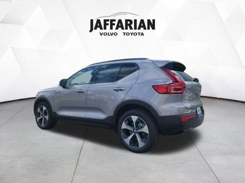 2026 Volvo XC40 B5 Plus