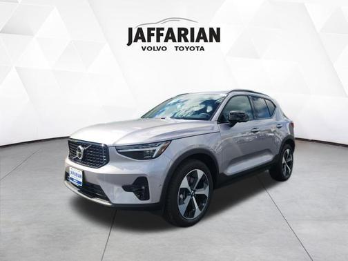 2026 Volvo XC40 B5 Plus
